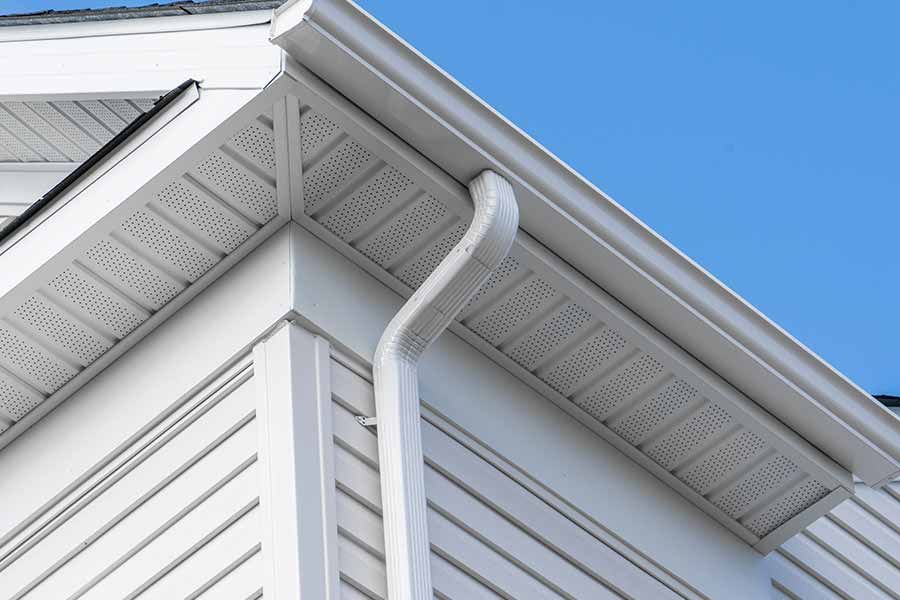 Who repairs soffit and fascia roofing?