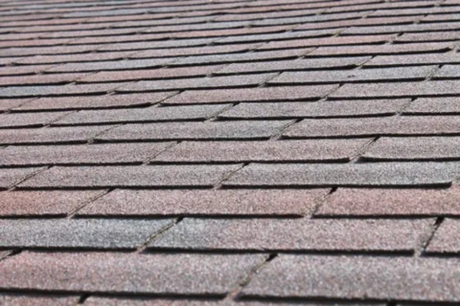 How many square feet in a pack of roofing shingles?