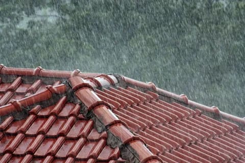 Are Metal Roofs Loud in the Rain?
