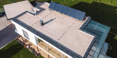 Flat Roof vs Sloped Roof: Which Is Better in Canada?