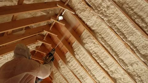 Spray Foam vs Fiberglass Roof Insulation